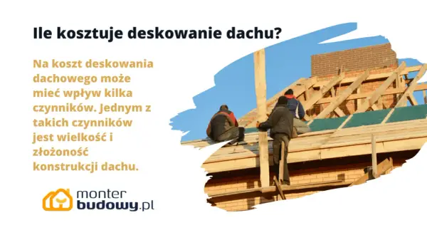 Pracownicy wykonują deskowanie dachu, układając drewniane deski na konstrukcji.