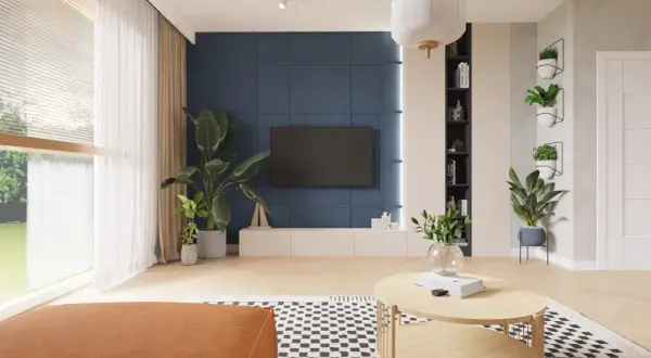 Nowoczesny salon z niebieską ścianą, telewizorem, roślinami i drewnianymi meblami.