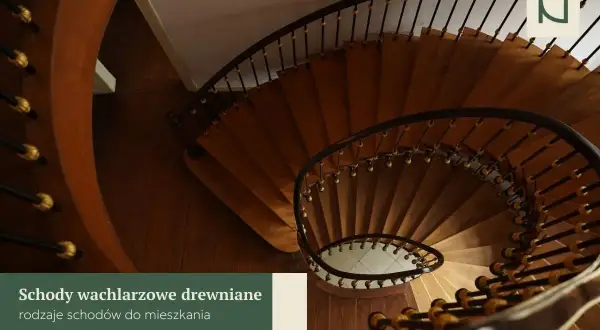 Eleganckie schody wachlarzowe z drewna, z czarną balustradą i złotymi zdobieniami, tworzą stylowe wnętrze.