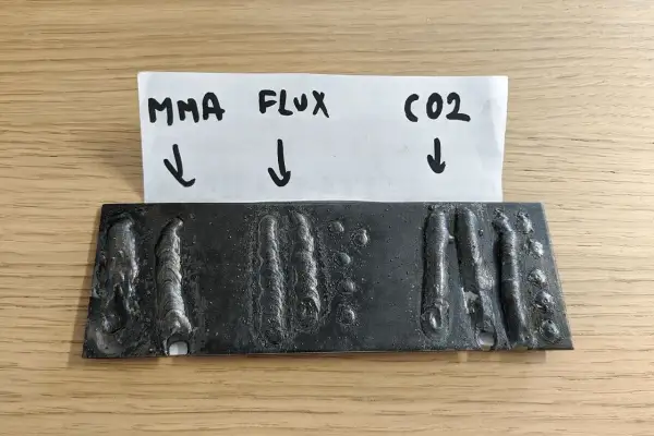Próbne spawy wykonane drutem samoosłonowym: MMA, FLUX, CO2. Różnice w jakości i wyglądzie spoin.